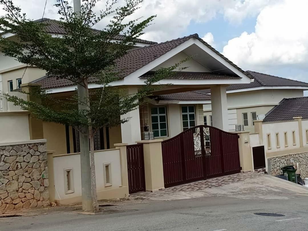 Gambang Homestay Banglomuslim クアンタン エクステリア 写真